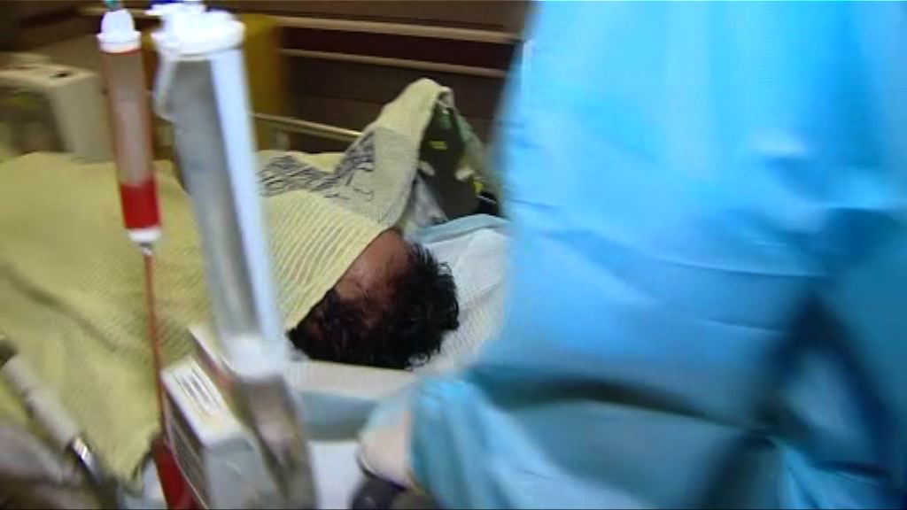 男子疑因感情問題遭妻子斬傷