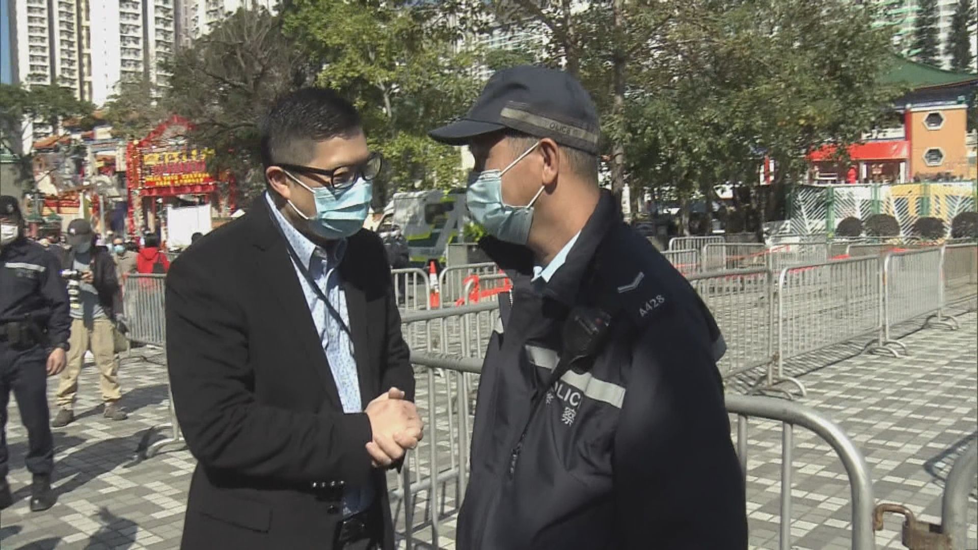 鄧炳強到黃大仙祠巡視　逗留約十分鐘後離開