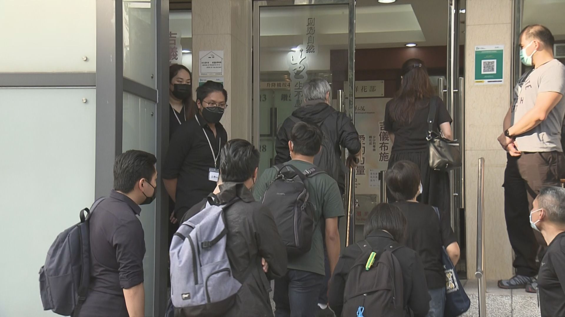 胡志偉父親晚上設靈　多名民主派前往弔唁