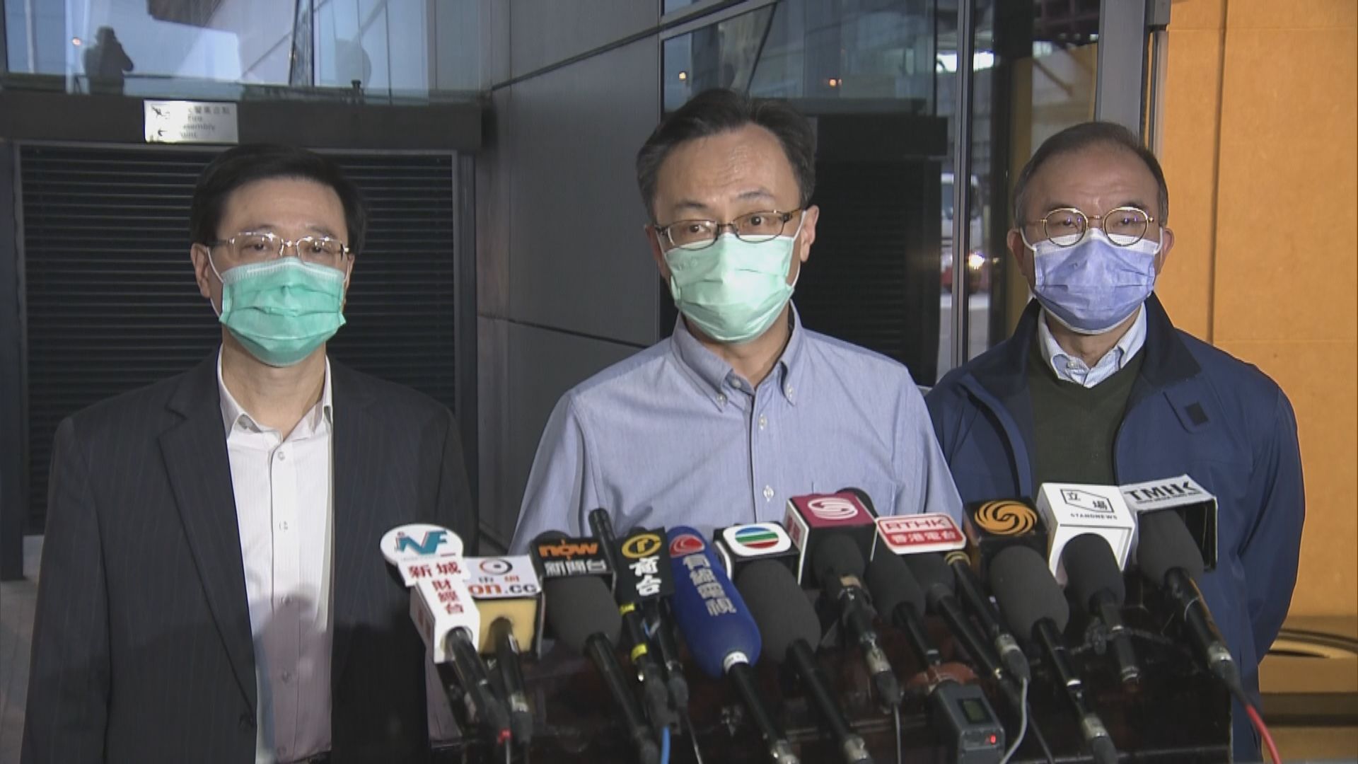 首班包機早上赴武漢　首日接258人回港