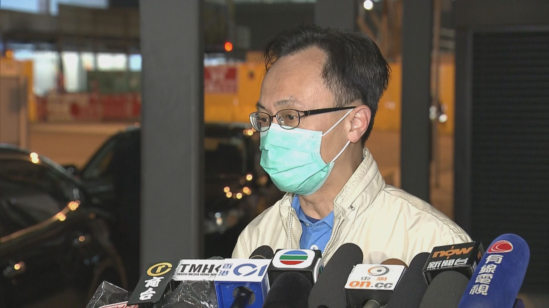 首日兩班包機共接載244名滯留湖北港人返港