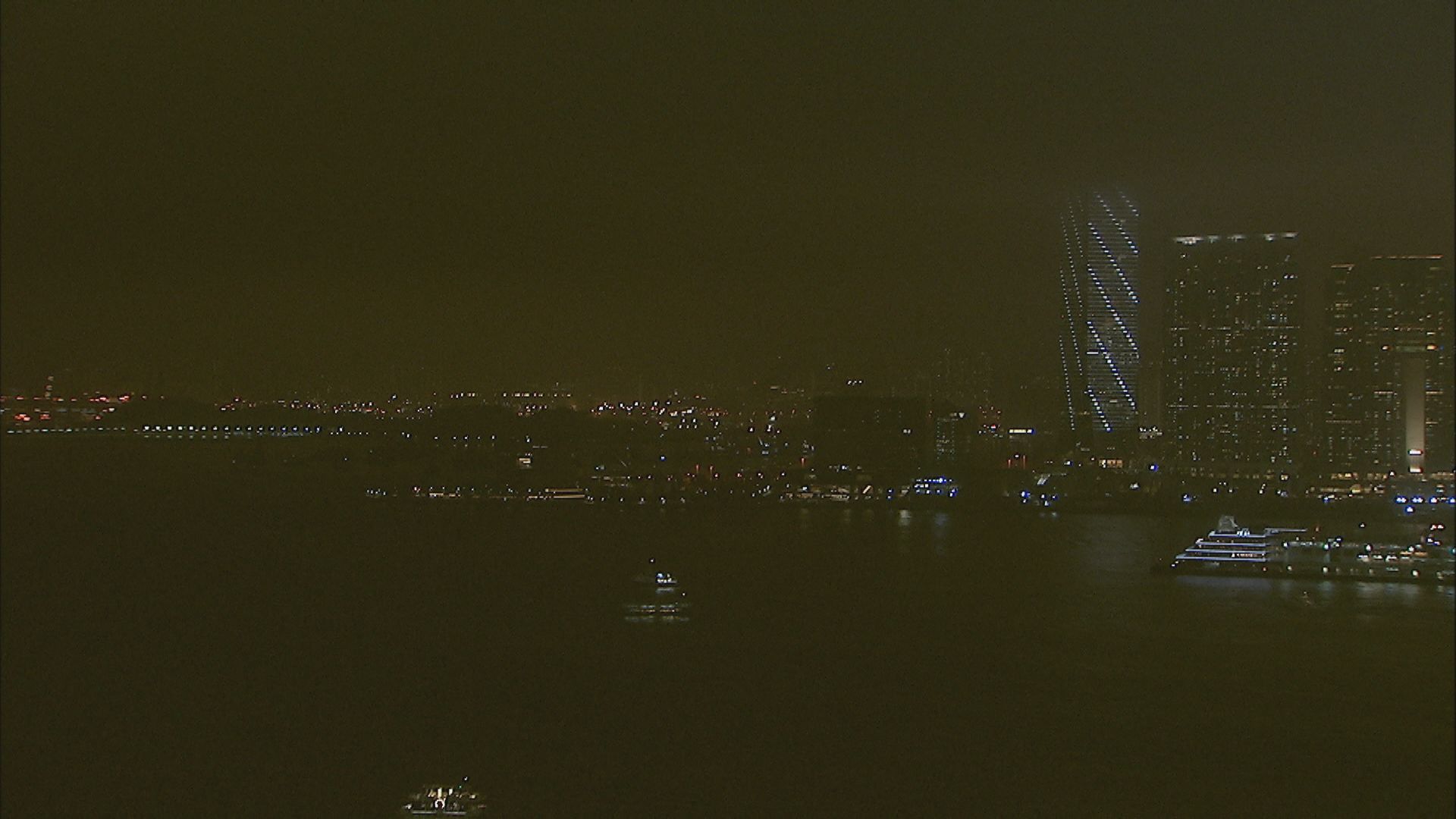 維港兩岸多幢大廈響應「地球一小時」關燈