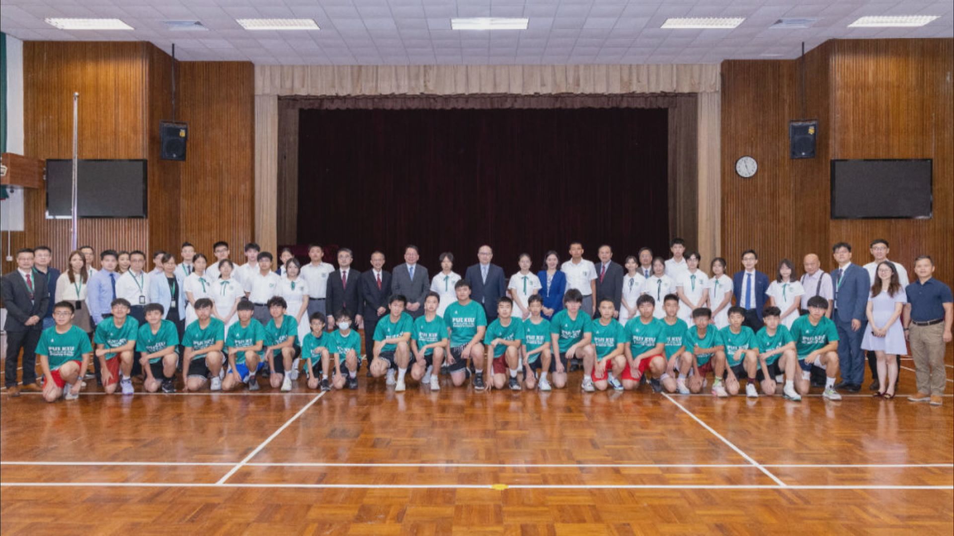 習近平回信勉勵培僑中學學生 鄭雁雄受託到學校宣讀