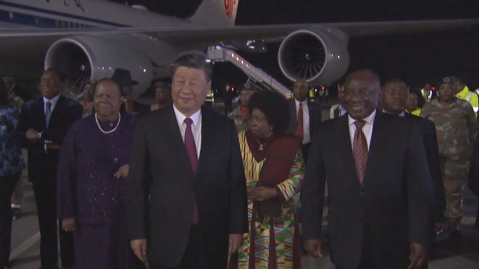 習近平抵南非 將出席金磚國家領導人峰會
