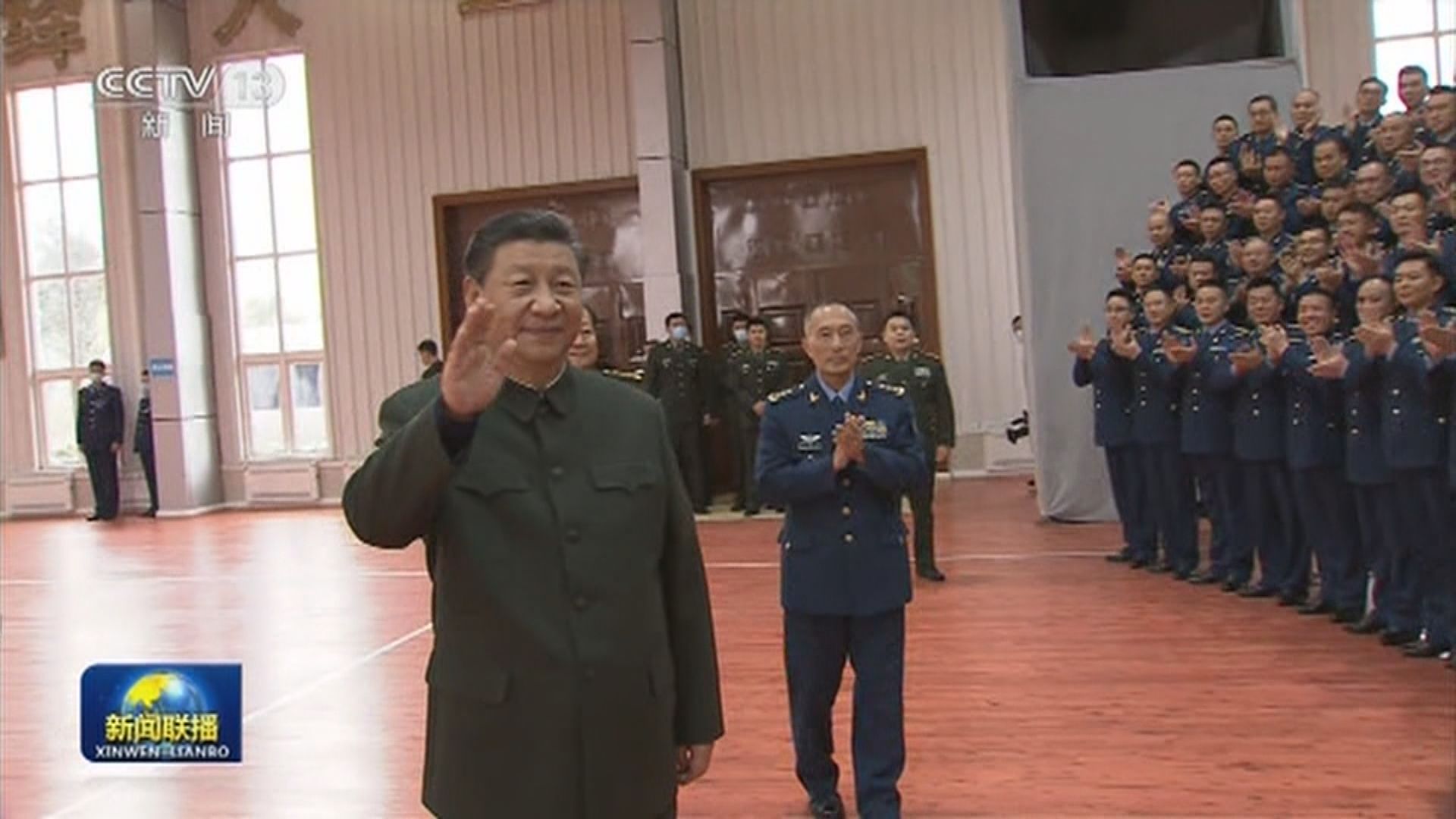 習近平視察空軍航空兵