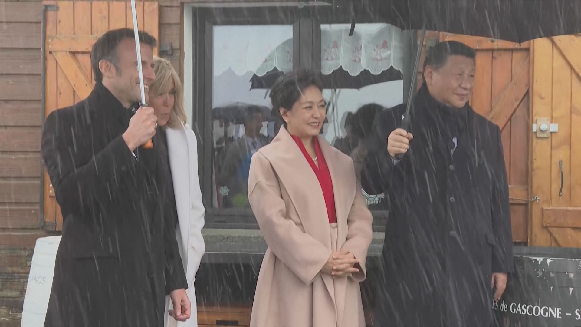 習近平由馬克龍陪同遊覽法國南部山區