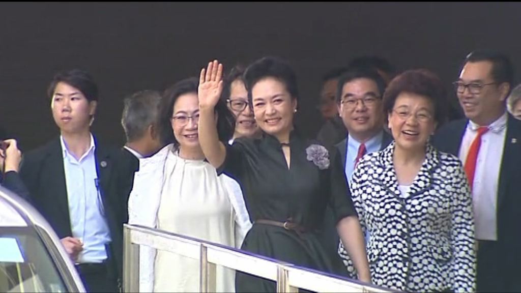 習近平夫人彭麗媛落區探訪安老院