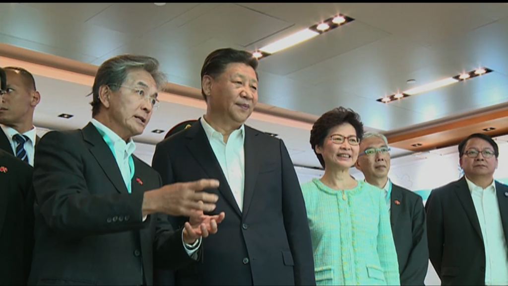 習近平離港前視察港珠澳大橋及三跑