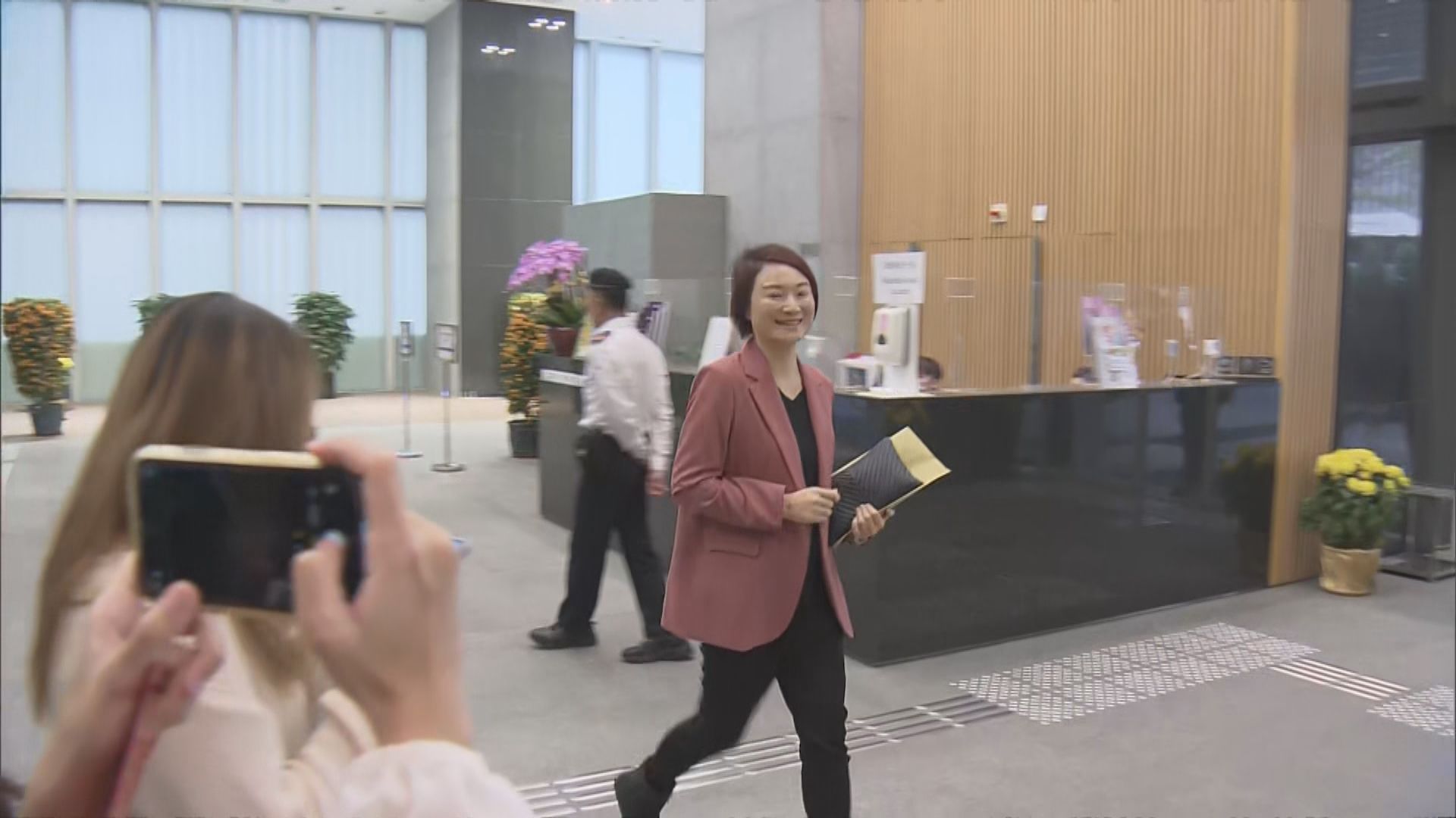 夏寶龍展開第二日訪港行程 早上政總與行會成員及立法會議員會面