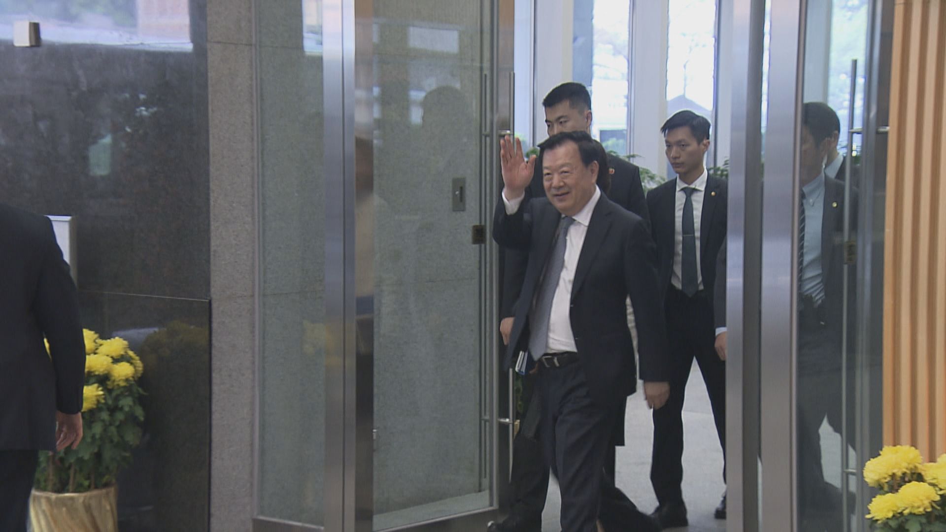 夏寶龍展開第二日訪港行程 早上政總與行會成員及立法會議員會面