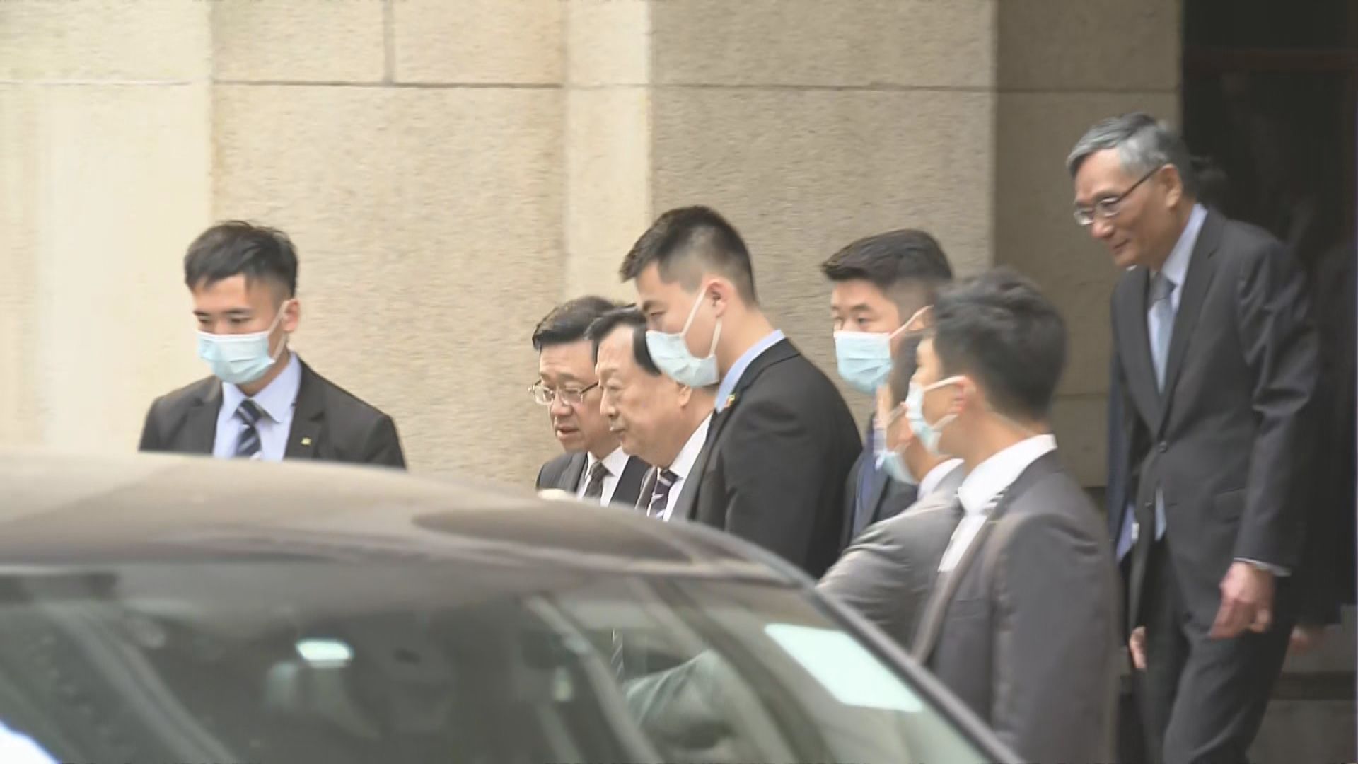 夏寶龍參觀完終審法院與張舉能會面