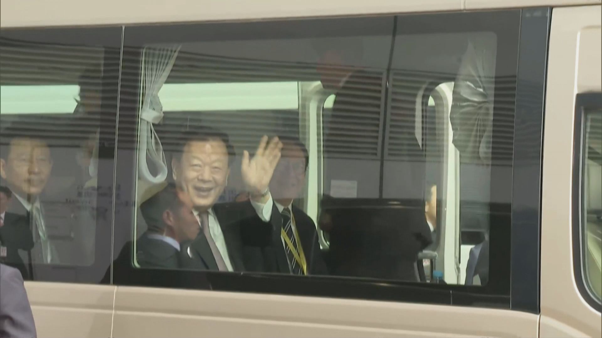 夏寶龍下午到政府總部會見特區官員