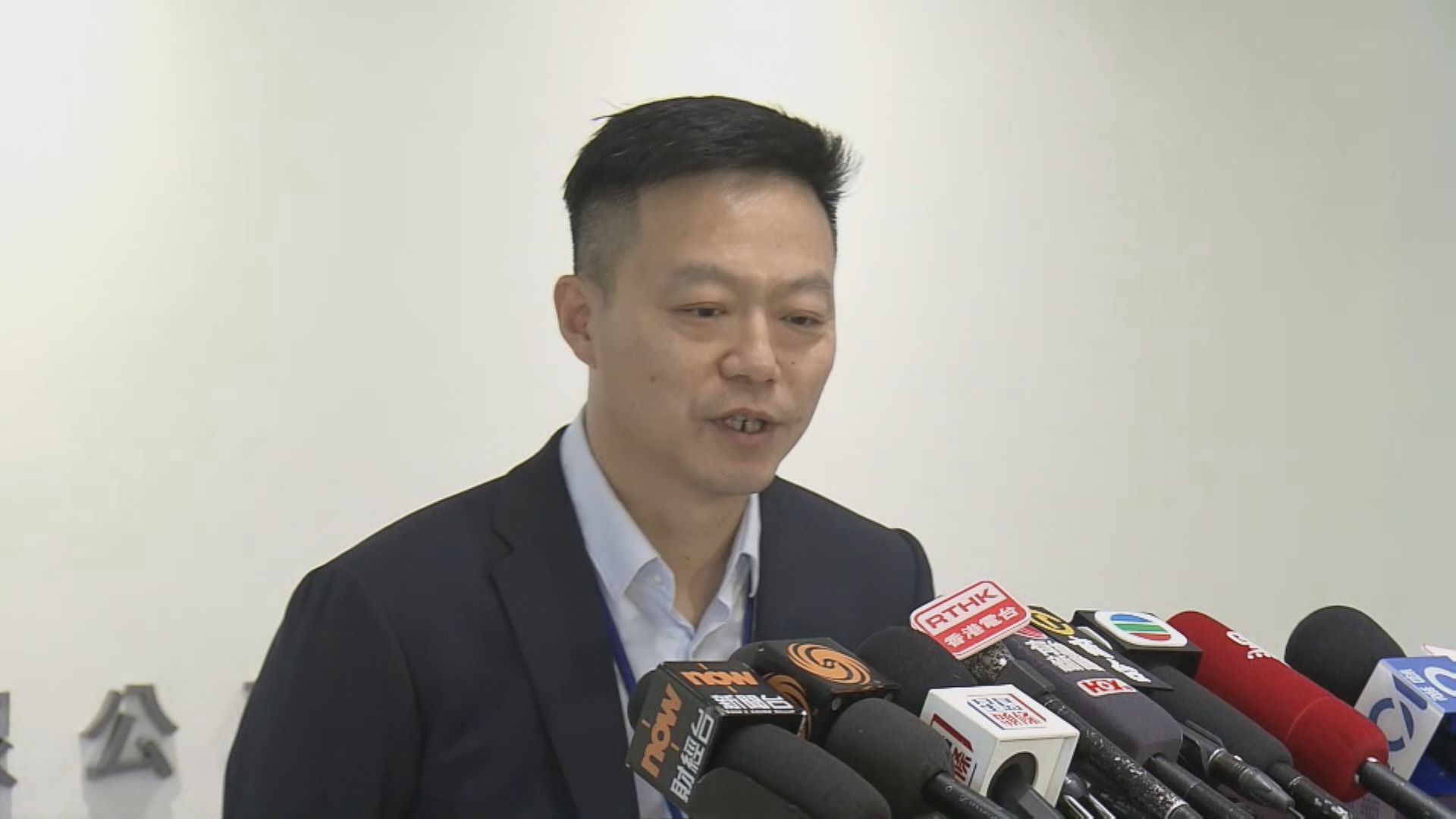 葵涌貨櫃碼頭營運商向夏寶龍介紹自動化及碼頭改造等