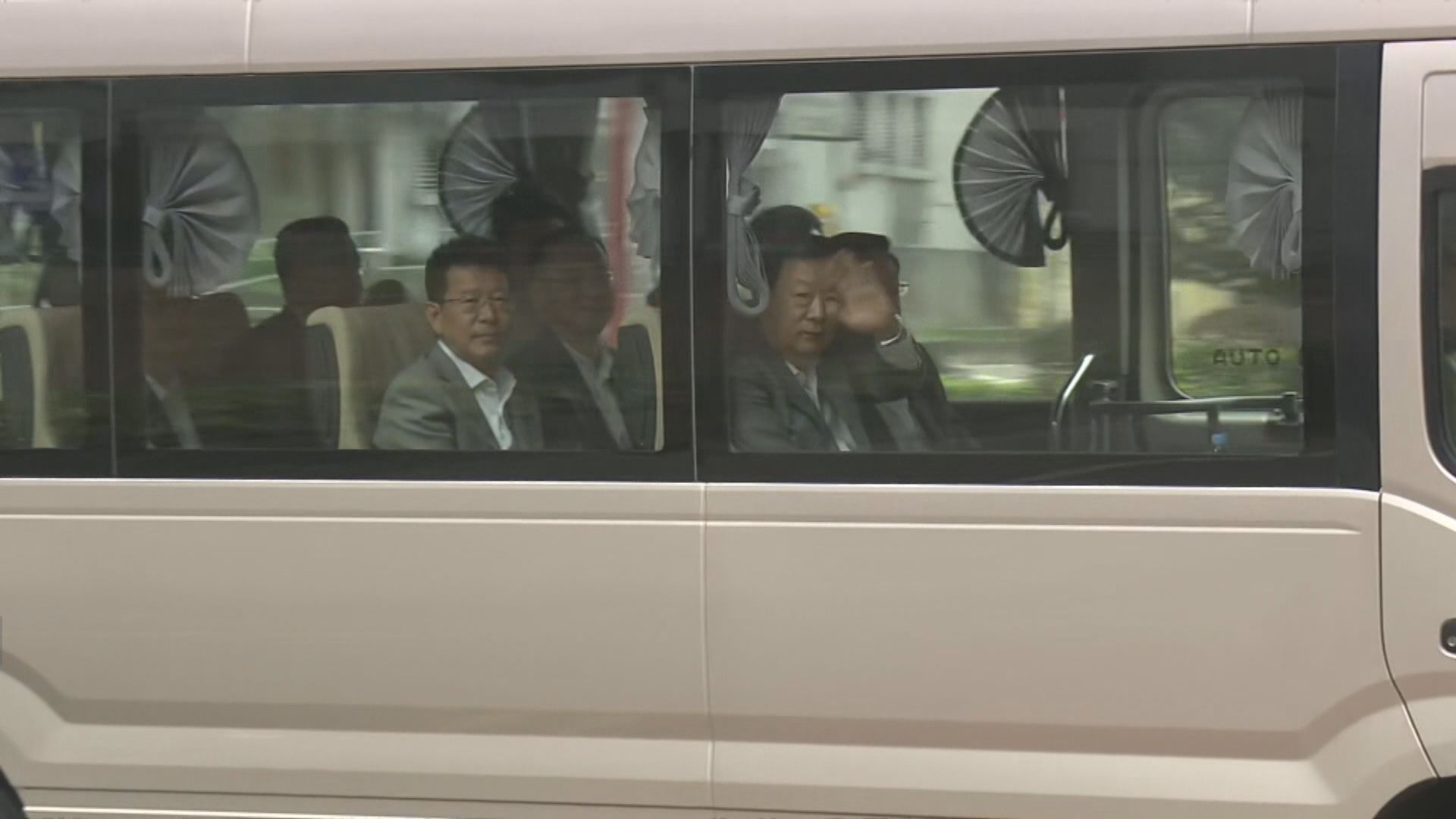 夏寶龍第三日訪港 落區到將軍澳飲早茶