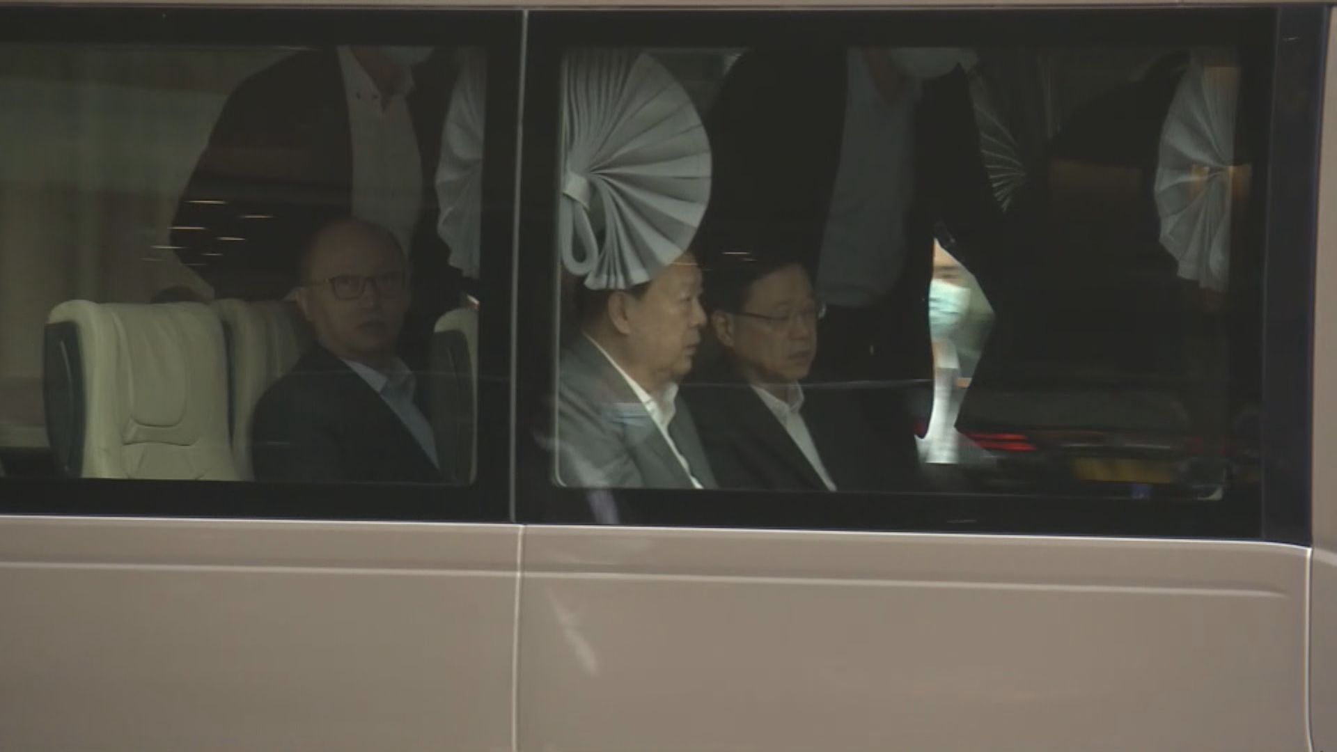 夏寶龍第二日訪港考察　鄭雁雄及李家超陪同飲早茶