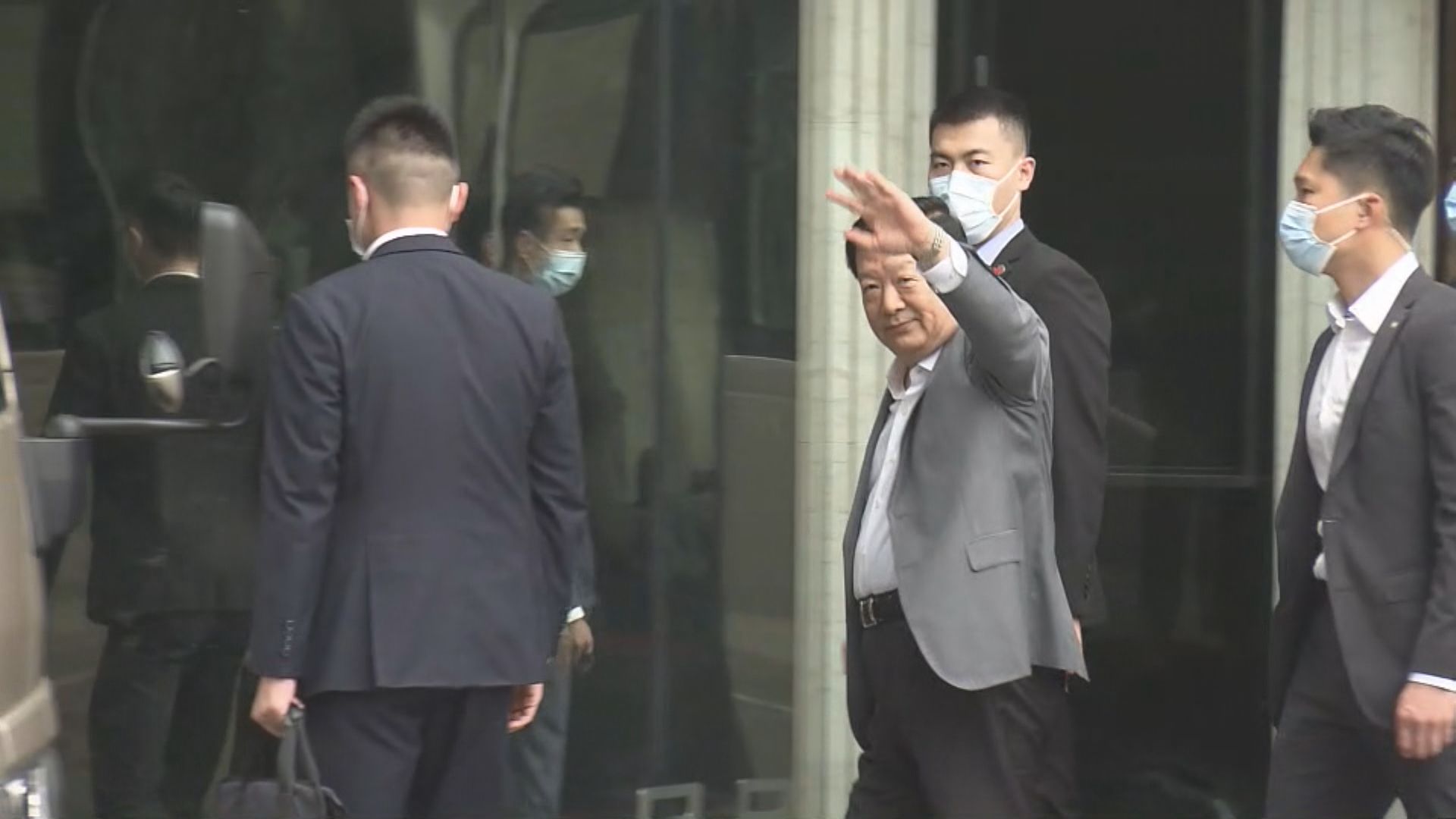 夏寶龍第二日訪港考察　鄭雁雄及李家超陪同飲早茶