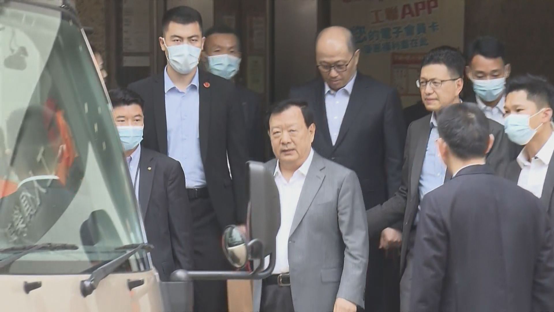 夏寶龍到酒樓吃早餐後　再到社區服務中心參觀