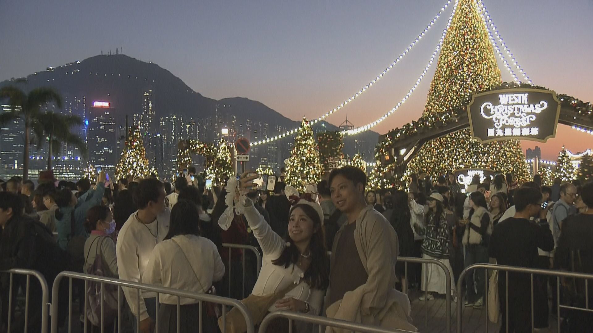 平安夜｜西九文化區聖誕小鎮人頭湧湧