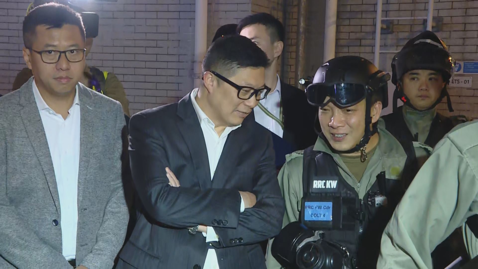 鄧炳強到尖沙咀巡視探當值警員