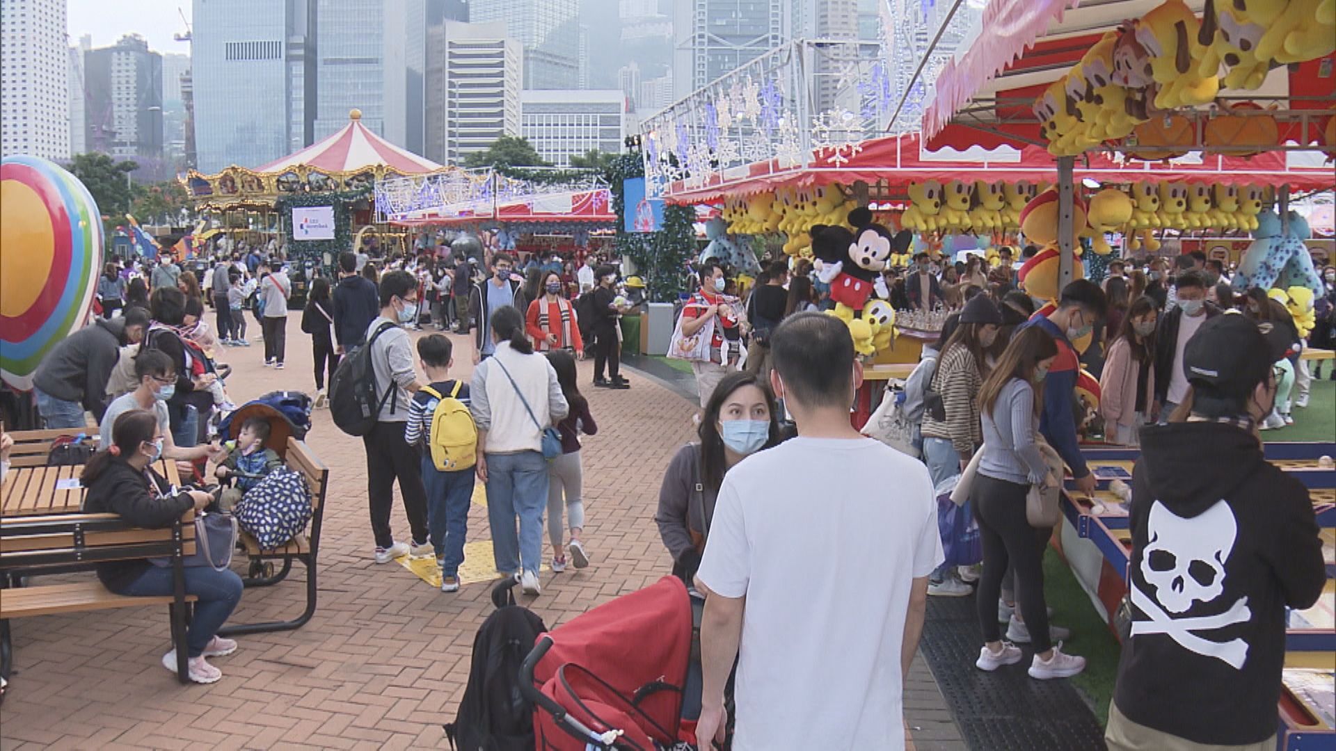 聖誕熱門慶祝地點人山人海　市民期望疫情結束衝出香港