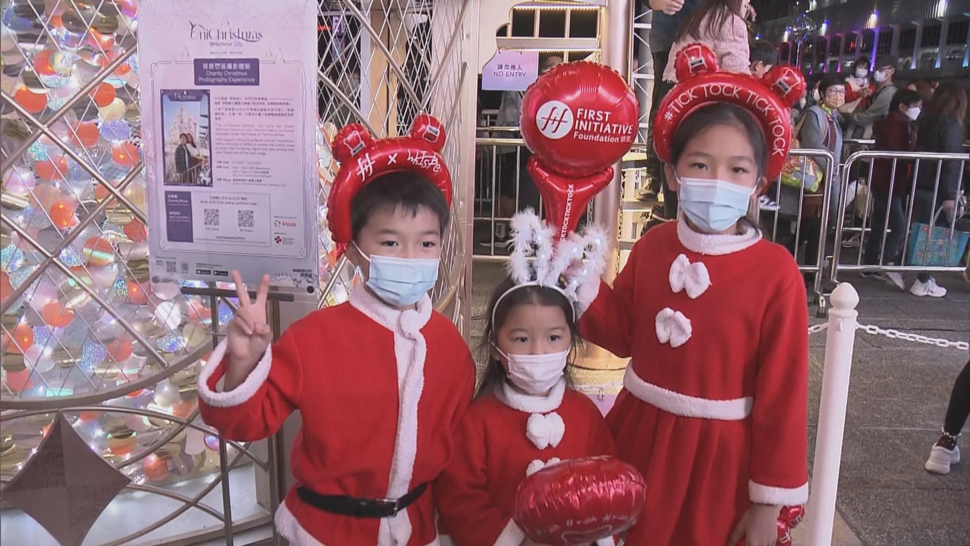 不少市民趁平安夜外出慶祝　多區人頭湧湧