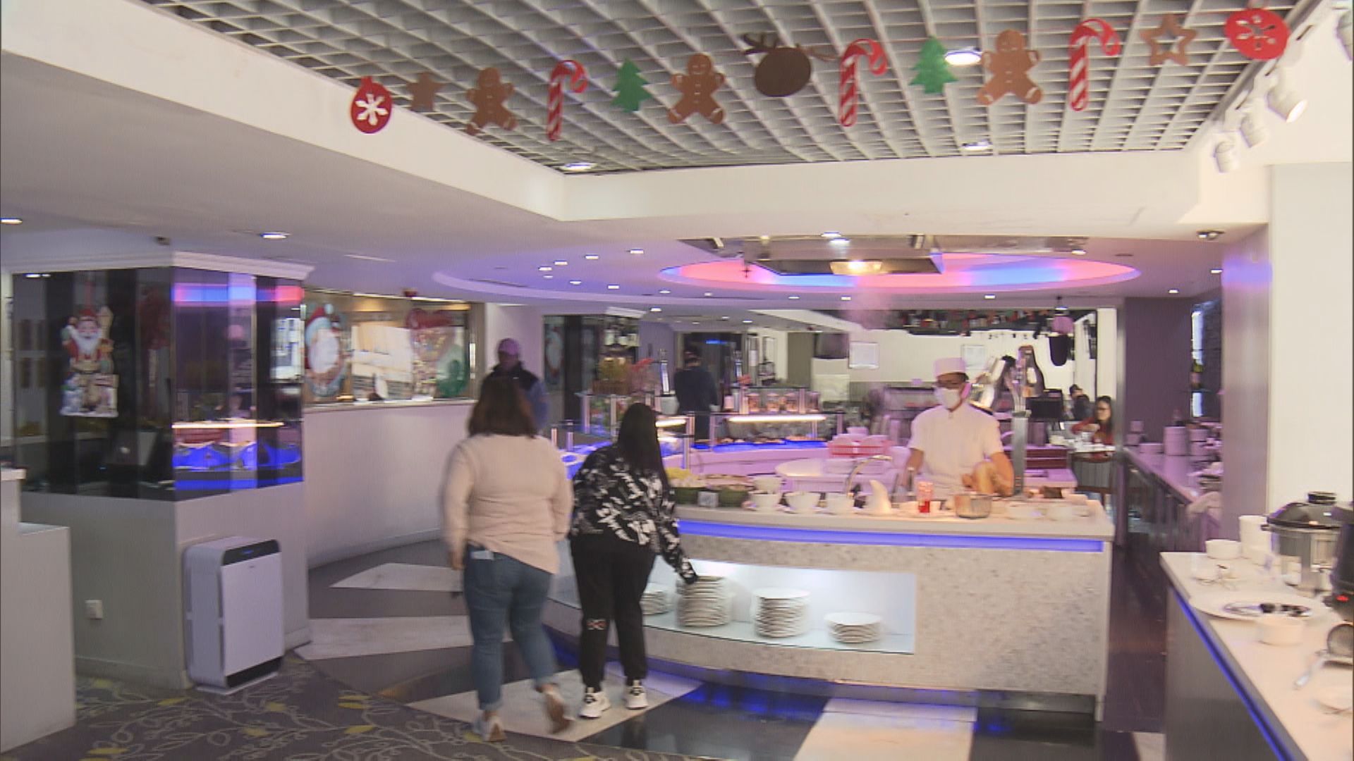 大批市民趁聖誕假期北上及外遊 餐飲業：平安夜生意額按年跌逾一成