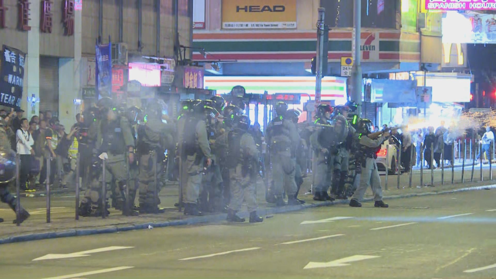 警方旺角施放催淚彈驅散帶走十多人