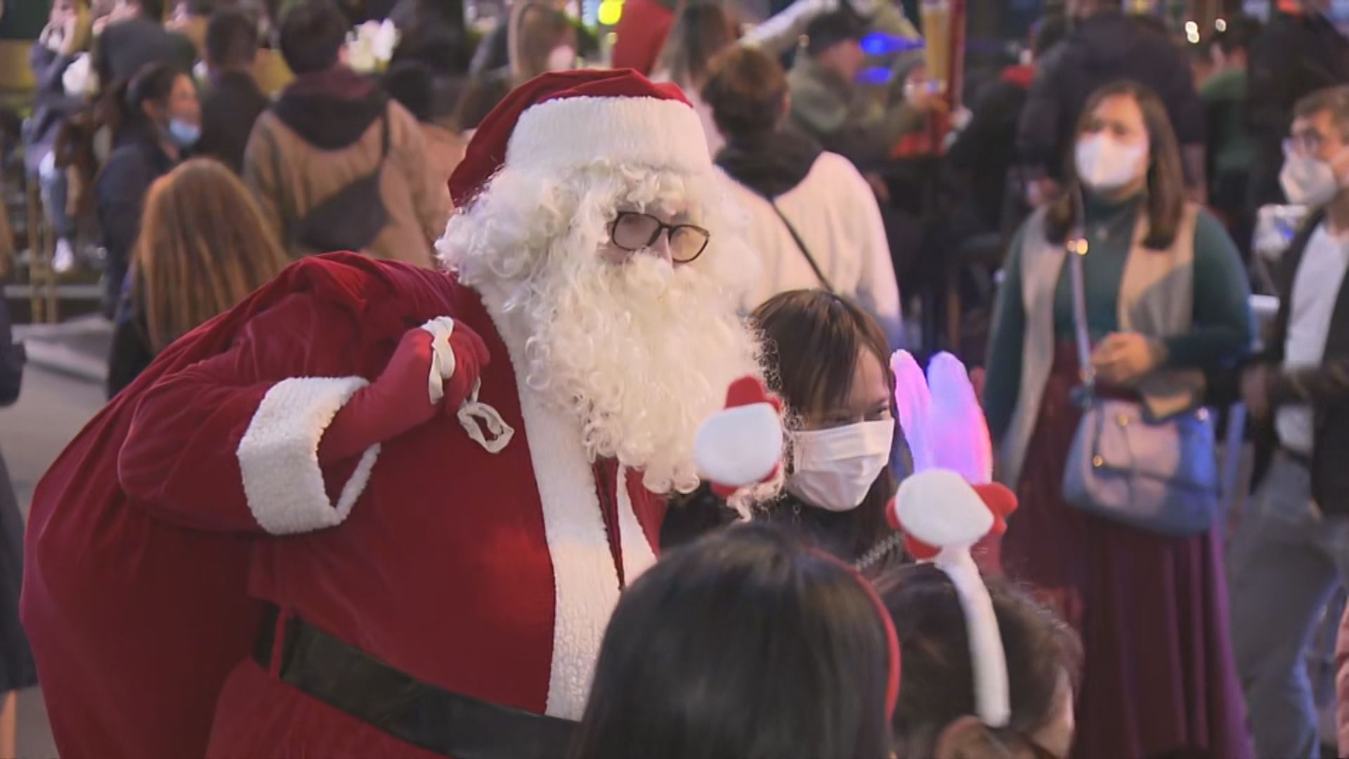 市民聖誕夜外出賀佳節：氣氛較過往兩年濃厚