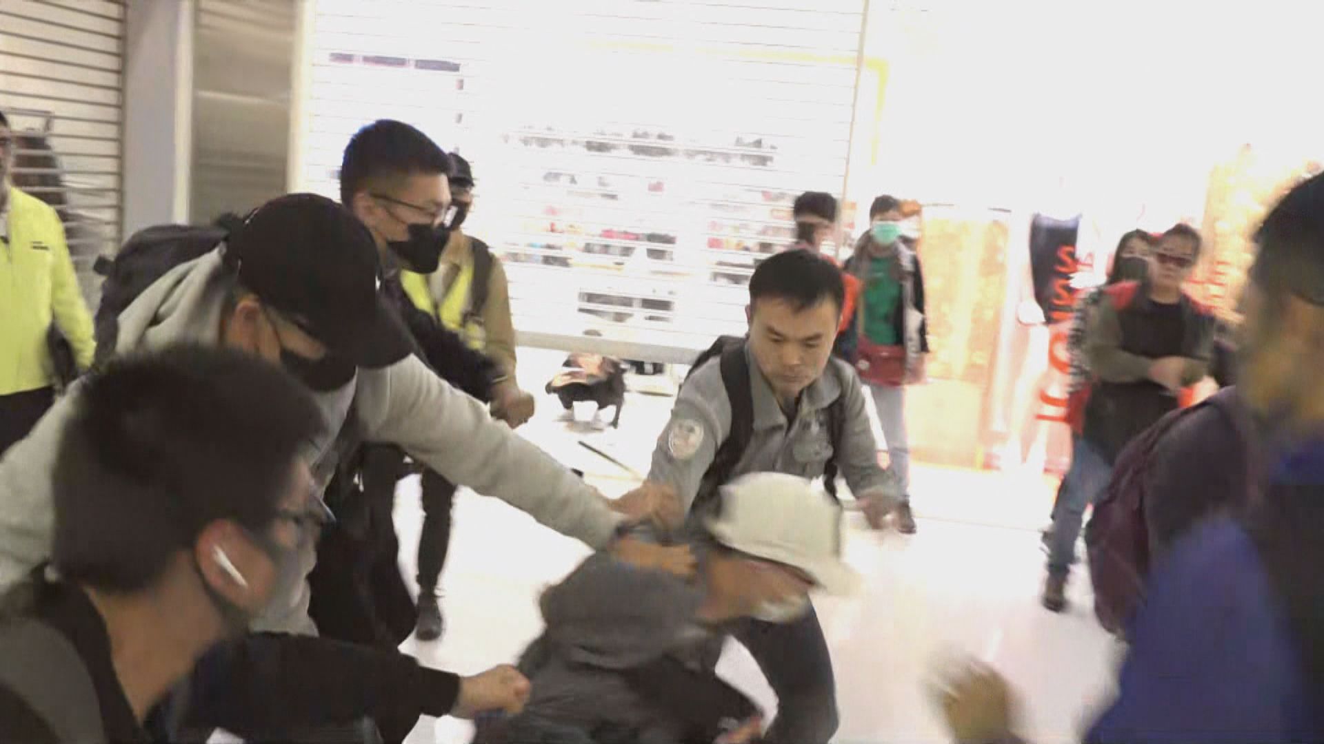 新城市廣場黑衣人遊走　便衣探員制服多人