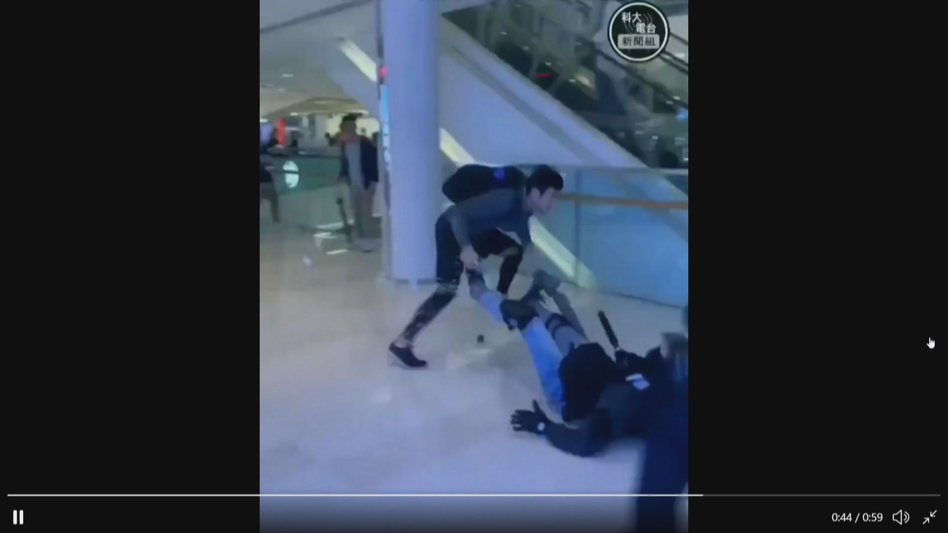 元朗形點商場男子逃避警員追捕高處墮下