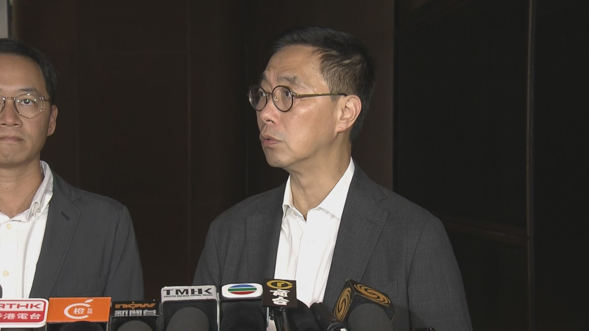 楊潤雄稱大熊貓龍鳳胎可留港　料中央送贈大熊貓12月與公眾見面