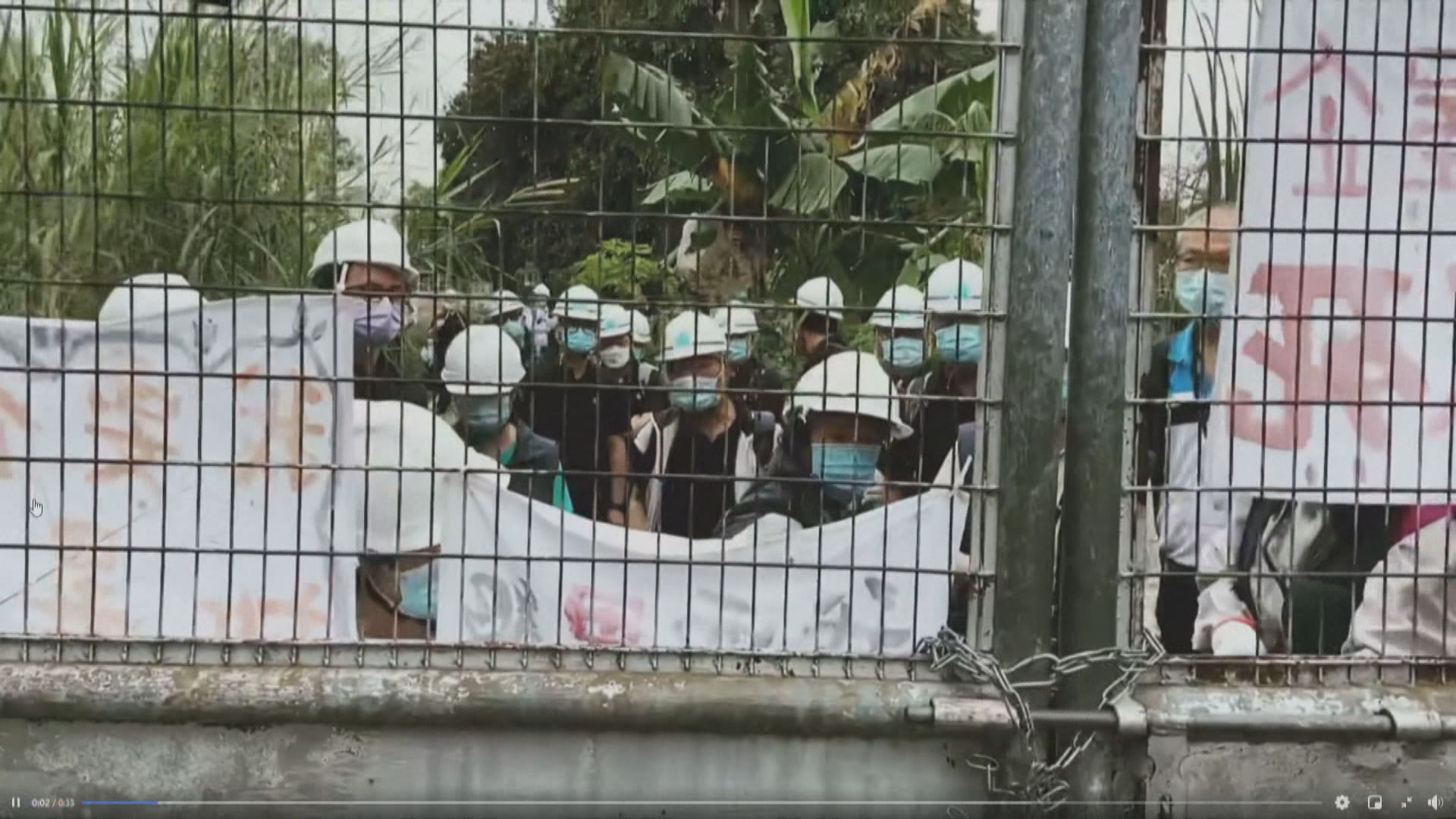 地政總署人員到橫洲鳳池村收地　部分村民拒遷出