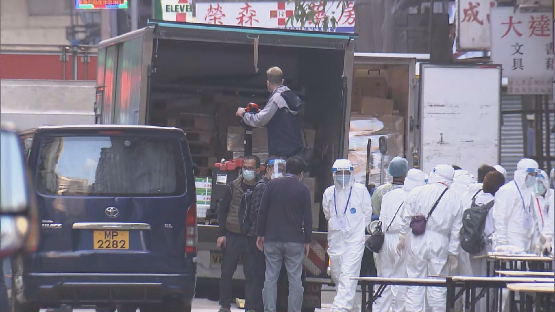 工人開始拆除受限區域內臨時檢測站帳篷