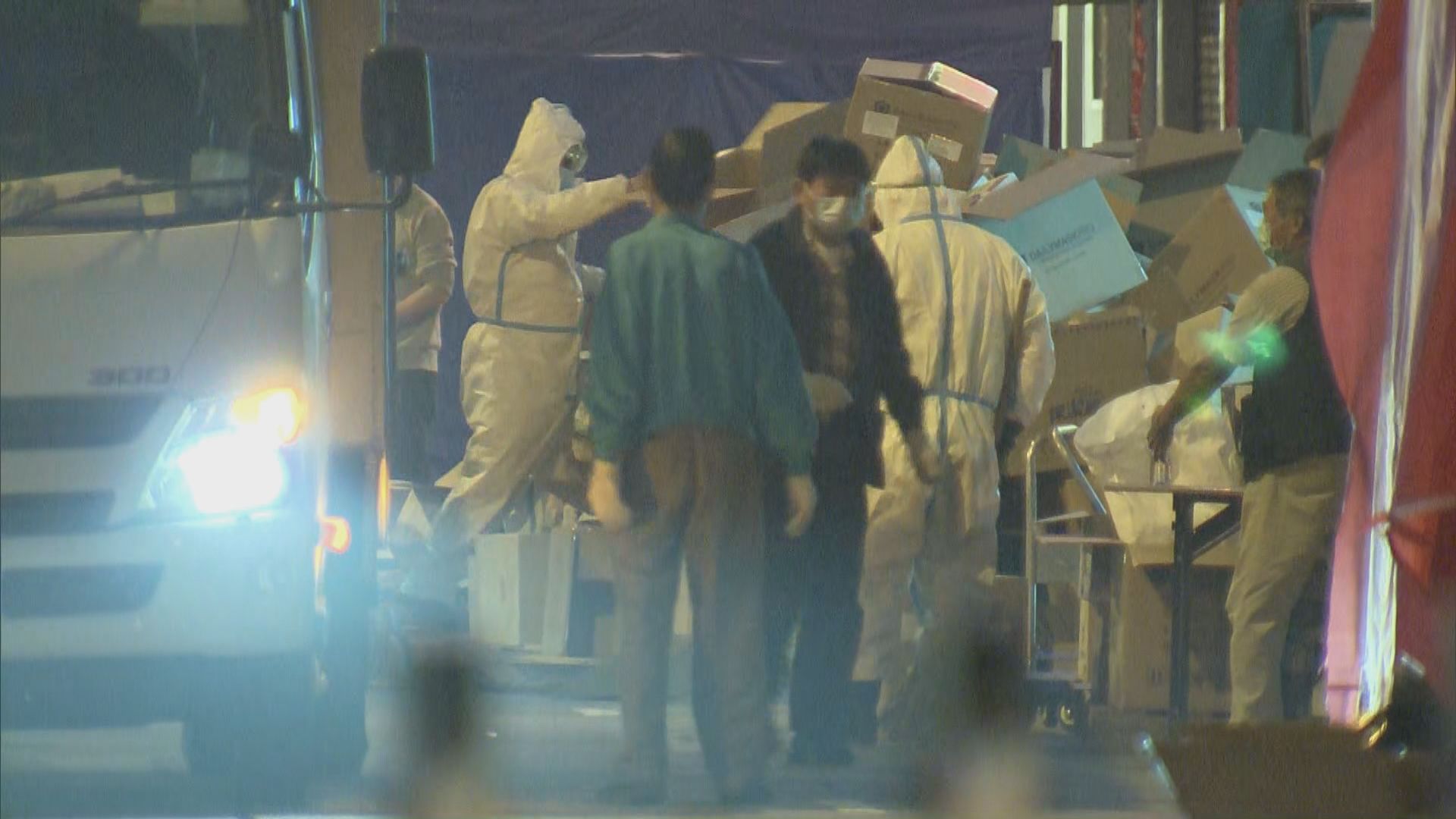 受限區域強檢限期午夜結束　工作人員收拾物資離開