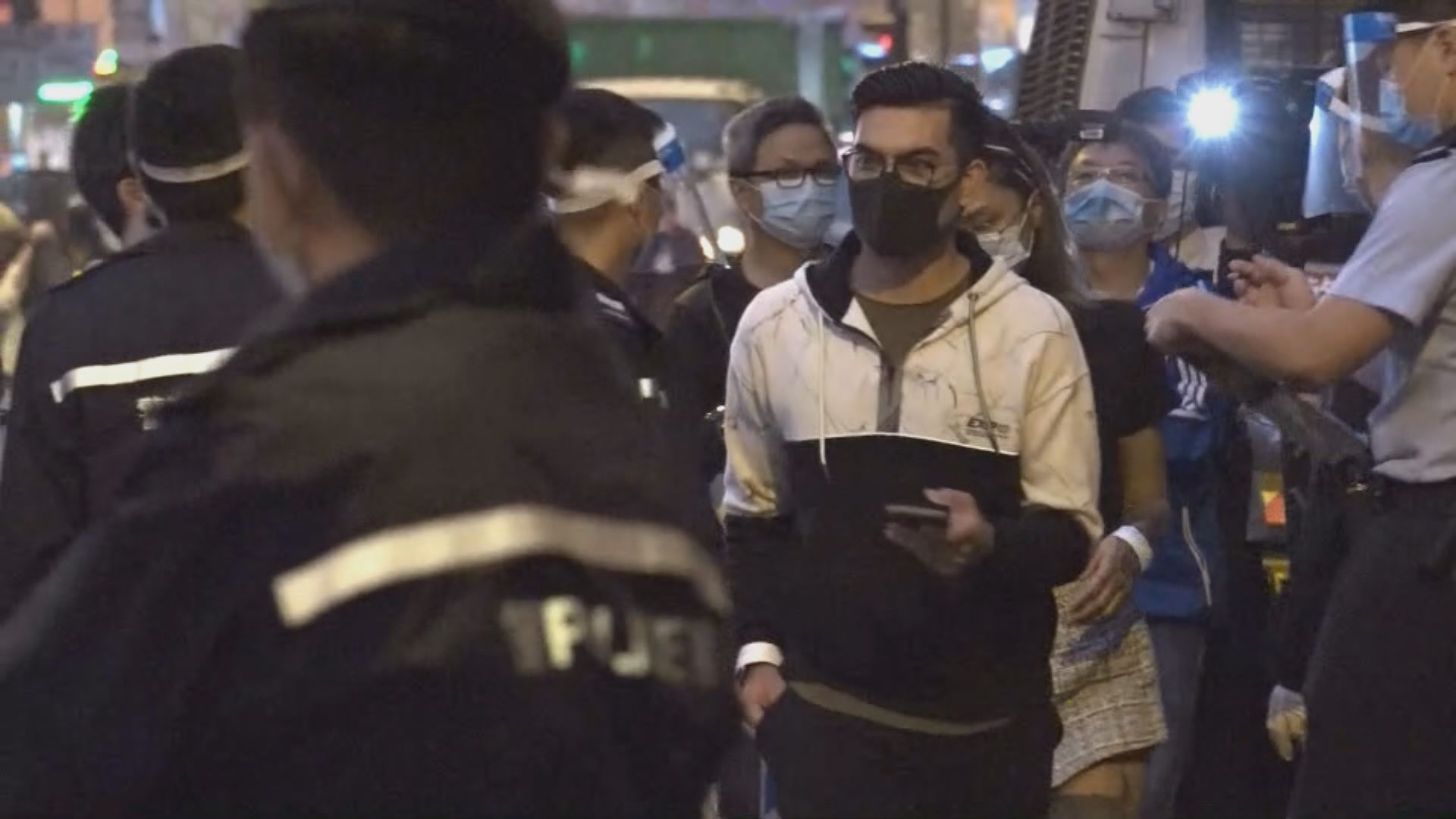 受限區域解封居民稱出外鬆一鬆　雜貨店東主稱兩日損失幾萬元