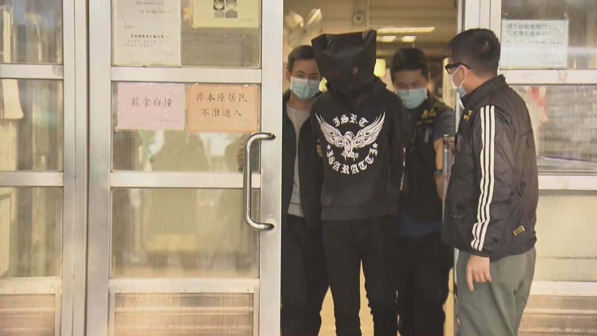 警方拘捕四名男子涉用鐵棍襲擊他人