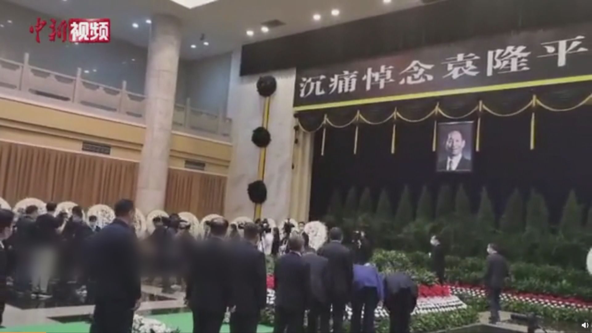 習近平向袁隆平向其家屬表示親切問候並送花圈