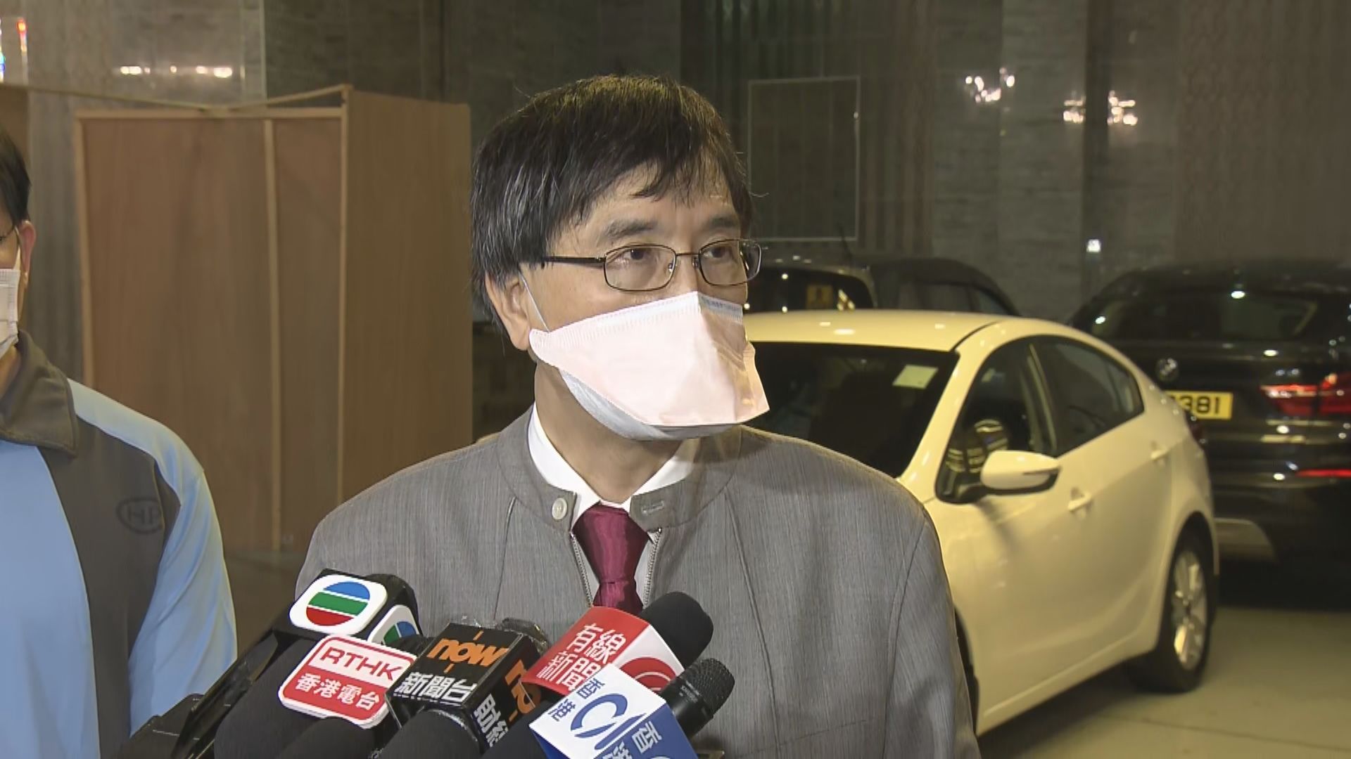 袁國勇：外傭檢疫期未能驗出陽性　可能是採樣問題