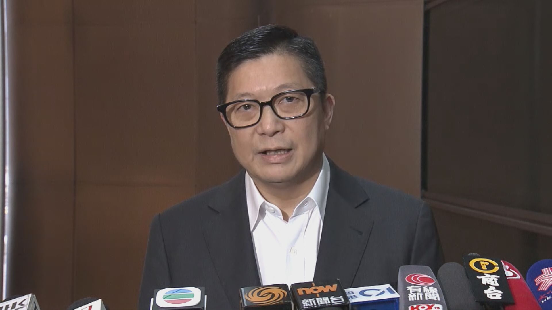 鄧炳強︰再多6名被禁錮東南亞港人獲救　家屬︰心情激動冀盡快見家人