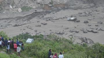 中尼邊境口岸發生泥石流　尼泊爾稱救起55人