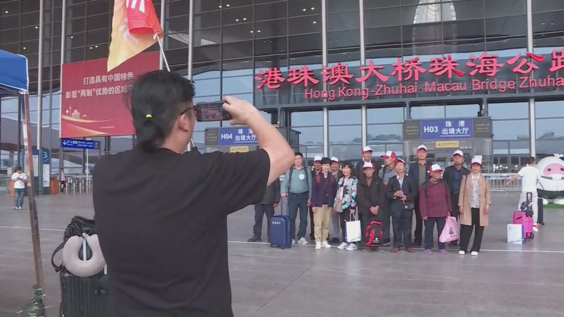 內地首團「經珠港飛」旅行團經港機場飛曼谷　團友讚物超所值