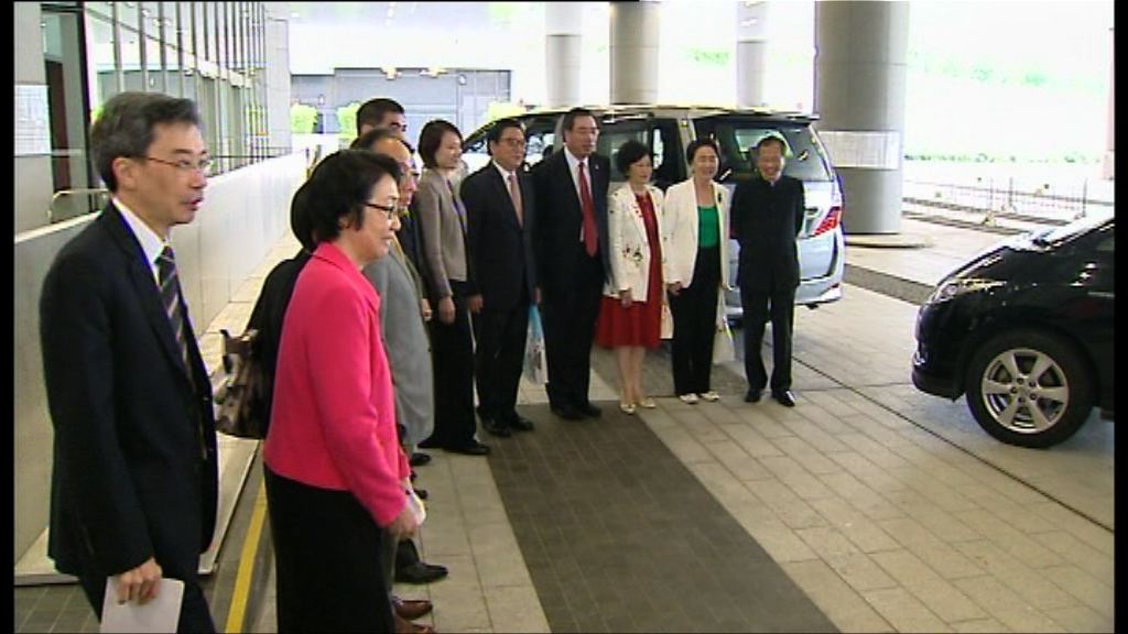 議員出發赴張德江酒會