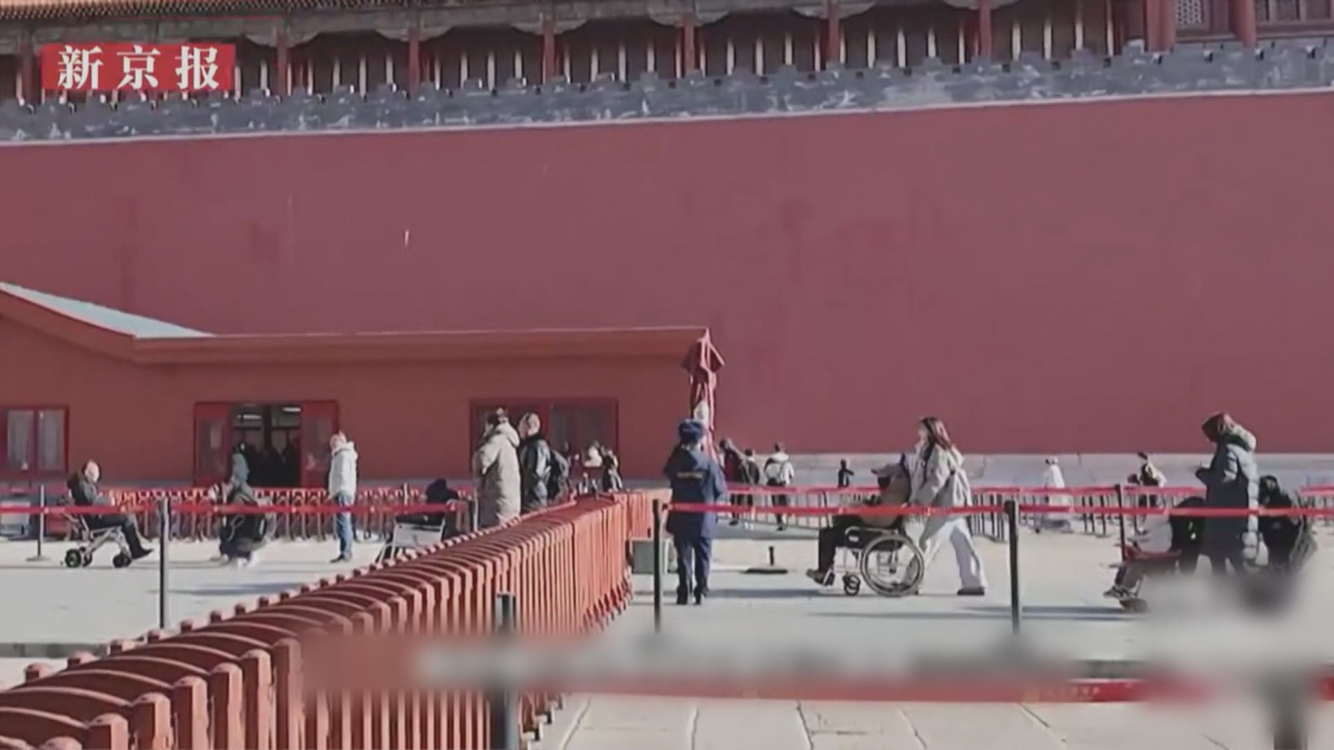 【奇招避人龍】健全人士扮殘障　租輪椅走愛心通道入故宮惹爭議